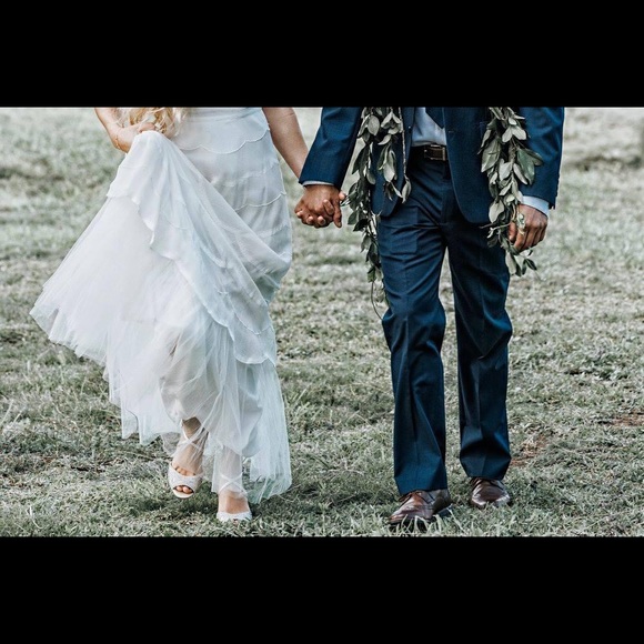 Tamara Catz Wedding dress size small - Picture 3 of 15